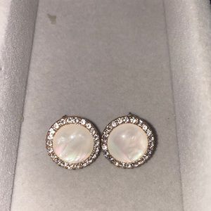 Assorted jewelry $40